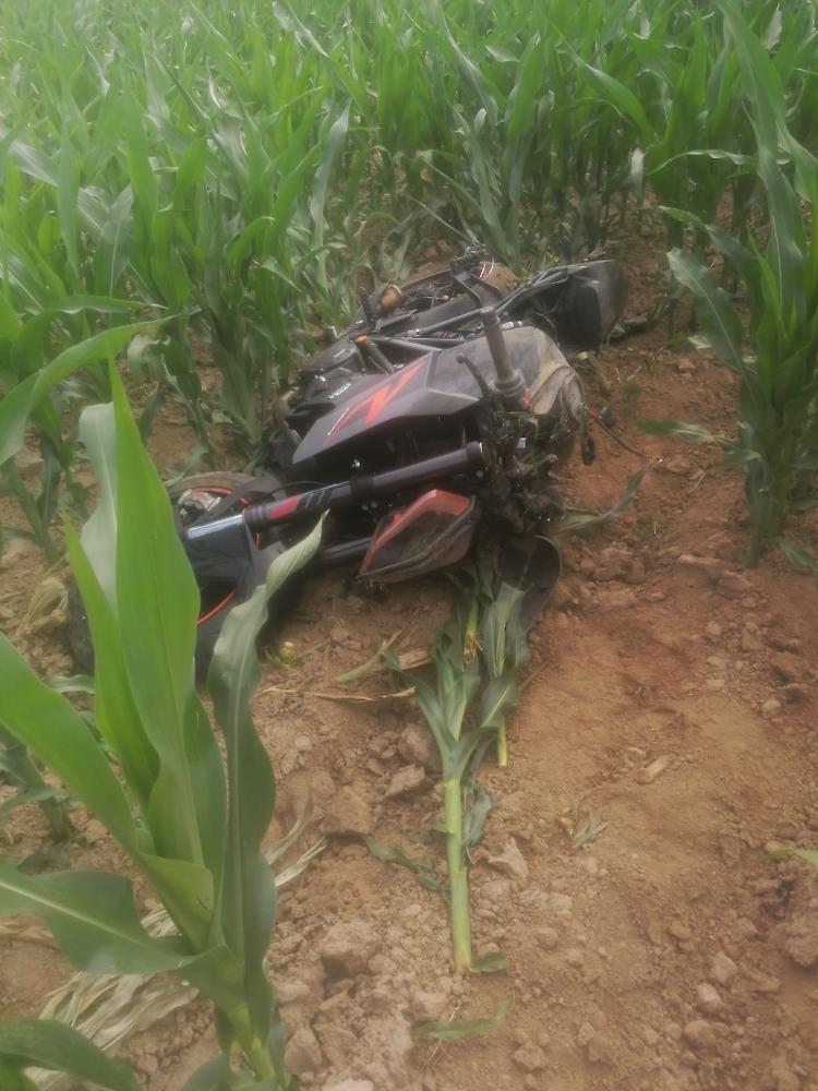 Esce di strada con la moto,  34enne ferito