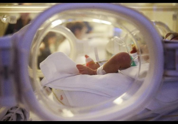  Fatta nascere neonata con cuore fuori da torace
