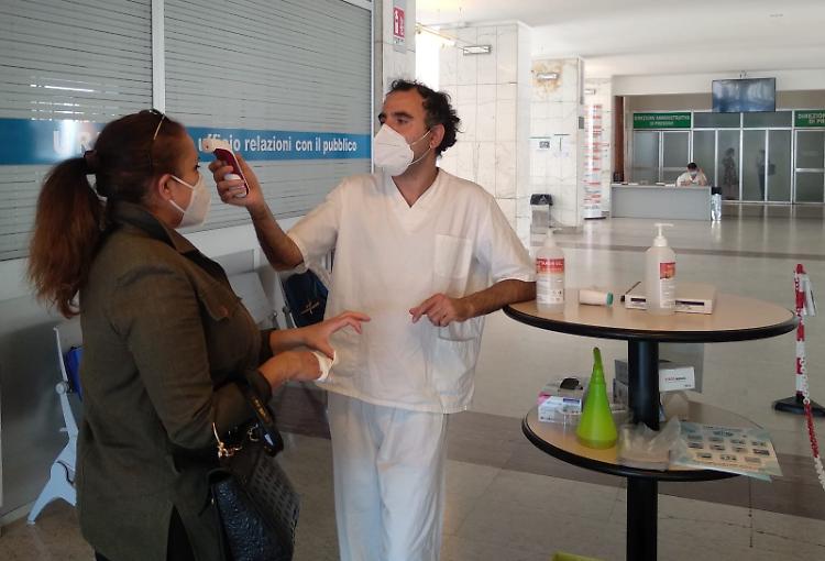 Ospedale di Cremona , riparte l'attività ambulatoriale