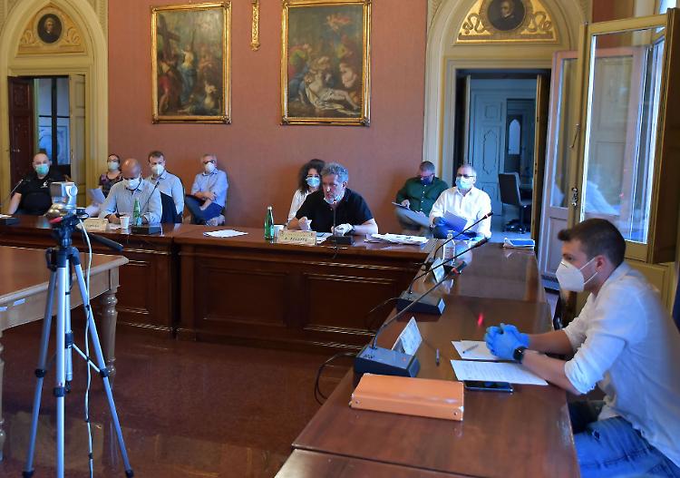 Casalmaggiore, da ausiliari ad assistenti civici: proposta bocciata in consiglio