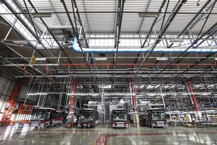 Crolla la produzione industriale, a maggio -33,8% annuo