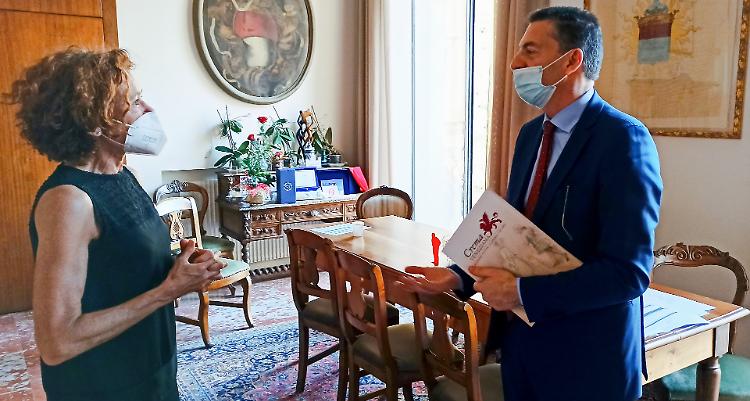 Saluto del vicario Questore al sindaco Bonaldi