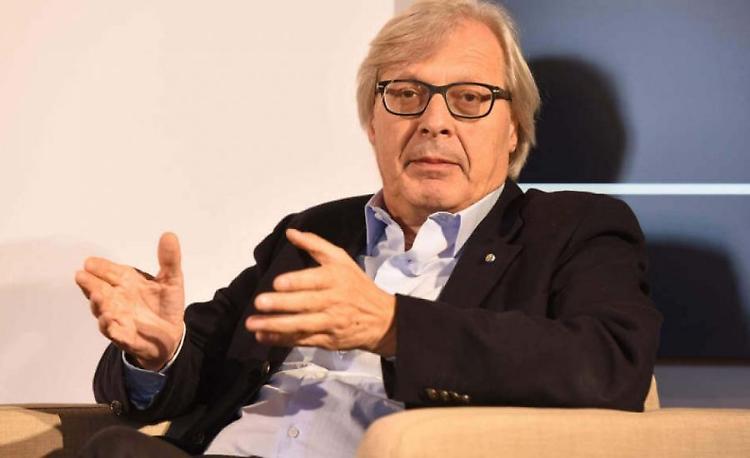 Sgarbi soccorso in mare in un resort albanese