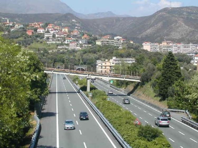 Prolungata a Genova la chiusura dell'autostrada A10