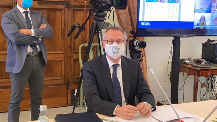Stati generali, Bonomi va all'attacco. Conte: 'Fase drammatica'
