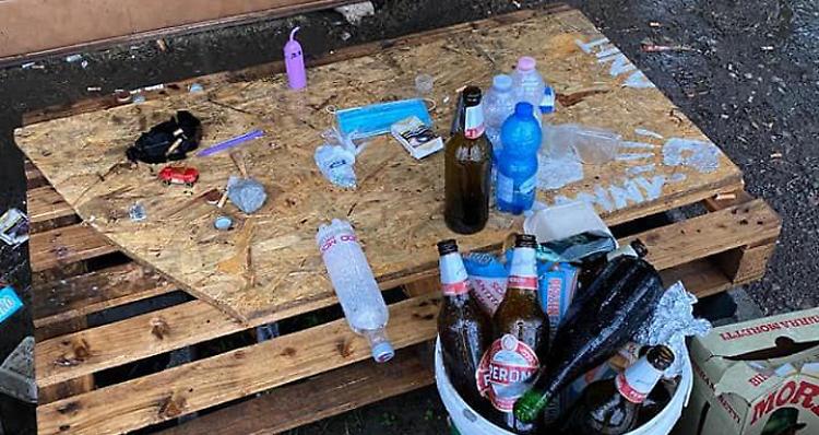 Parco degli skateboard come un accampamento