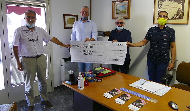 Dal Gruppo Sostenitori Centro Tumori 5 mila euro a MEDeA 