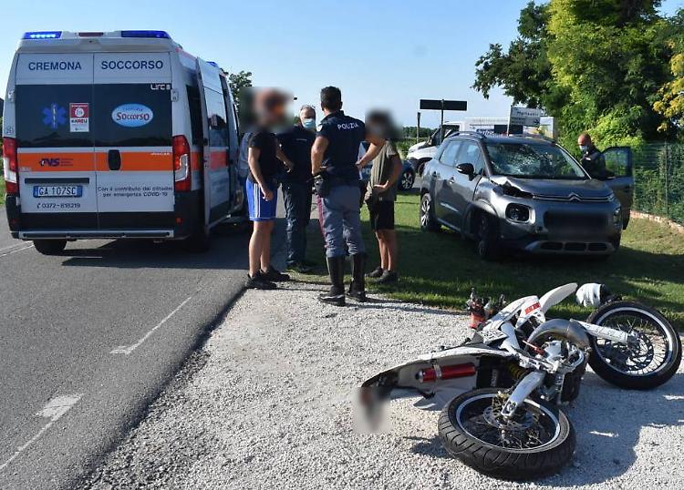 Scontro auto-moto: 14enne in ospedale