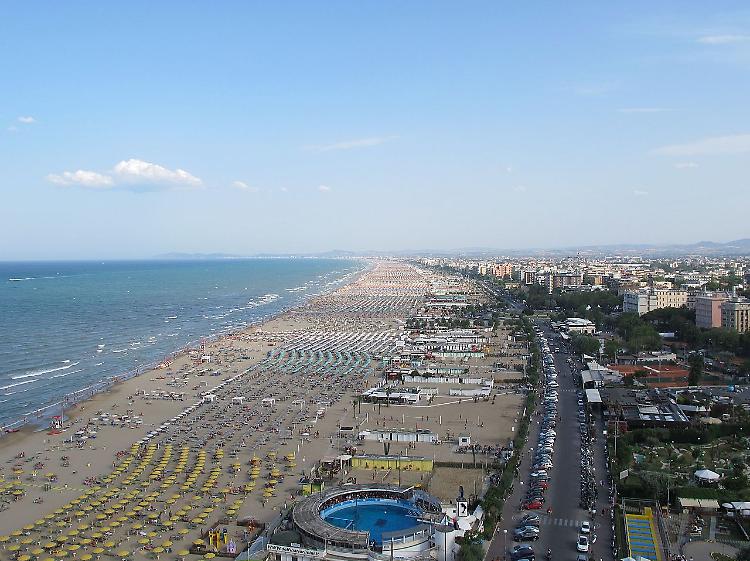 Casa fantasma a rimini, 57enne condannata per truffa