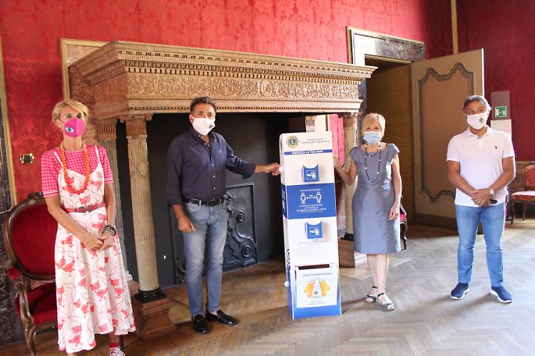 Igienizzazione delle mani, dal Lions Club Torrazzo 13 totem