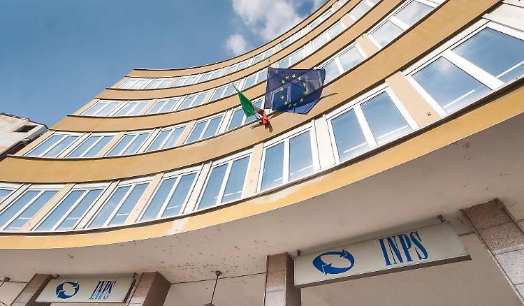 Disservizi e rabbia: è bufera sull’Inps 
