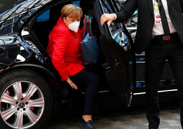 Recovery fund: si tratta a oltranza. Merkel: 'C'è quadro per possibile accordo'
