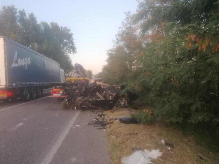 Scontro frontale tir-auto sulla via Mantova: una vittima