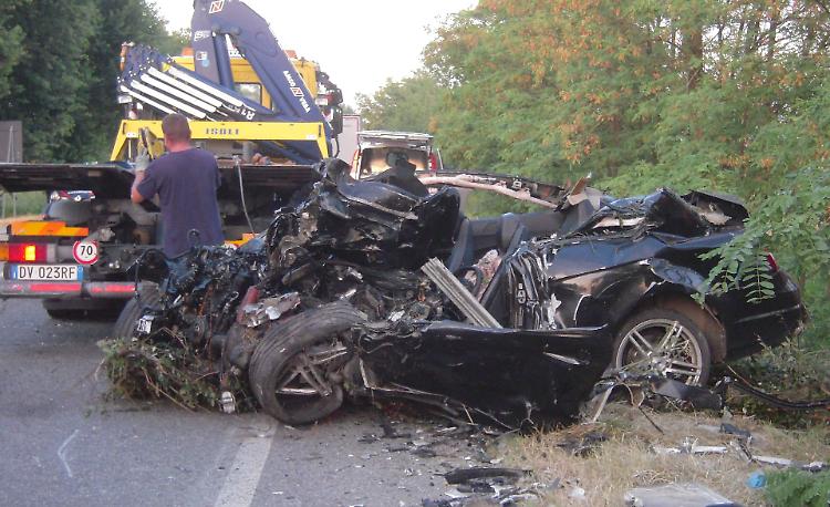 Auto contro camion, la vittima è Alessandro Franzini