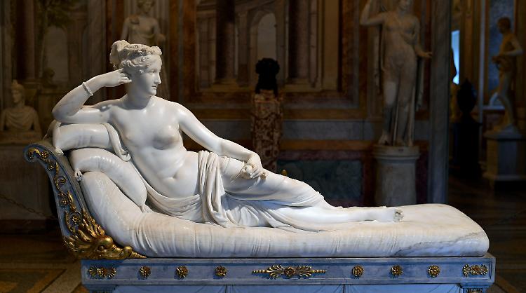 Scatta un selfie, danni alla statua di Canova: individuato un turista austriaco