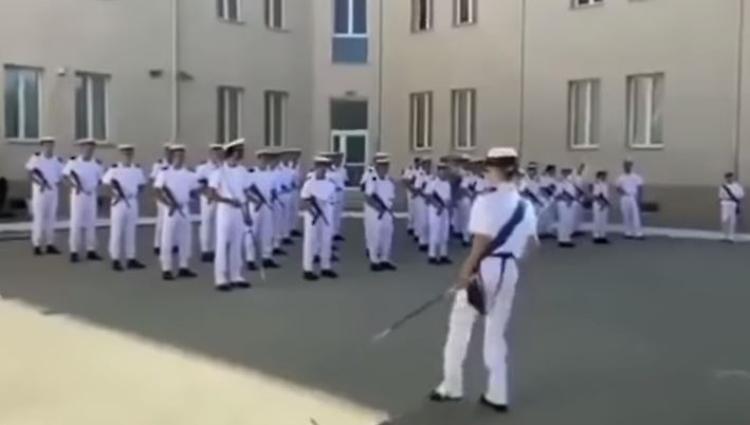 Marinaia del balletto rischia sanzione, lei si difende