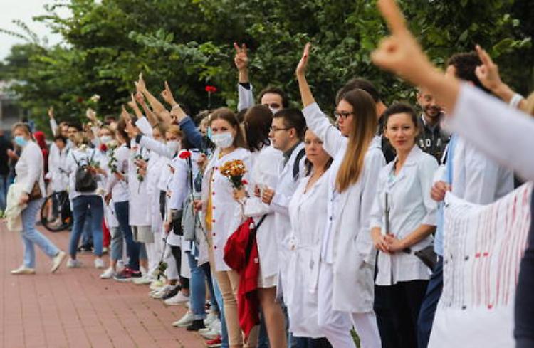Bielorussia, a Minsk fermate 700 persone in 24 ore