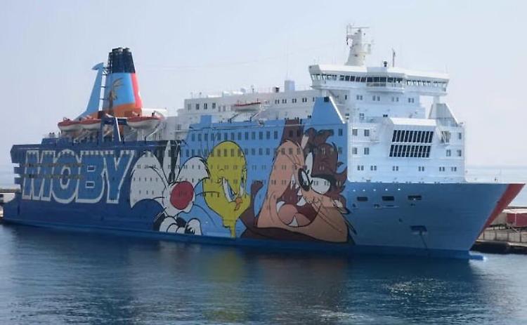 Accusa malore su traghetto, soccorsa in mare da Capitaneria