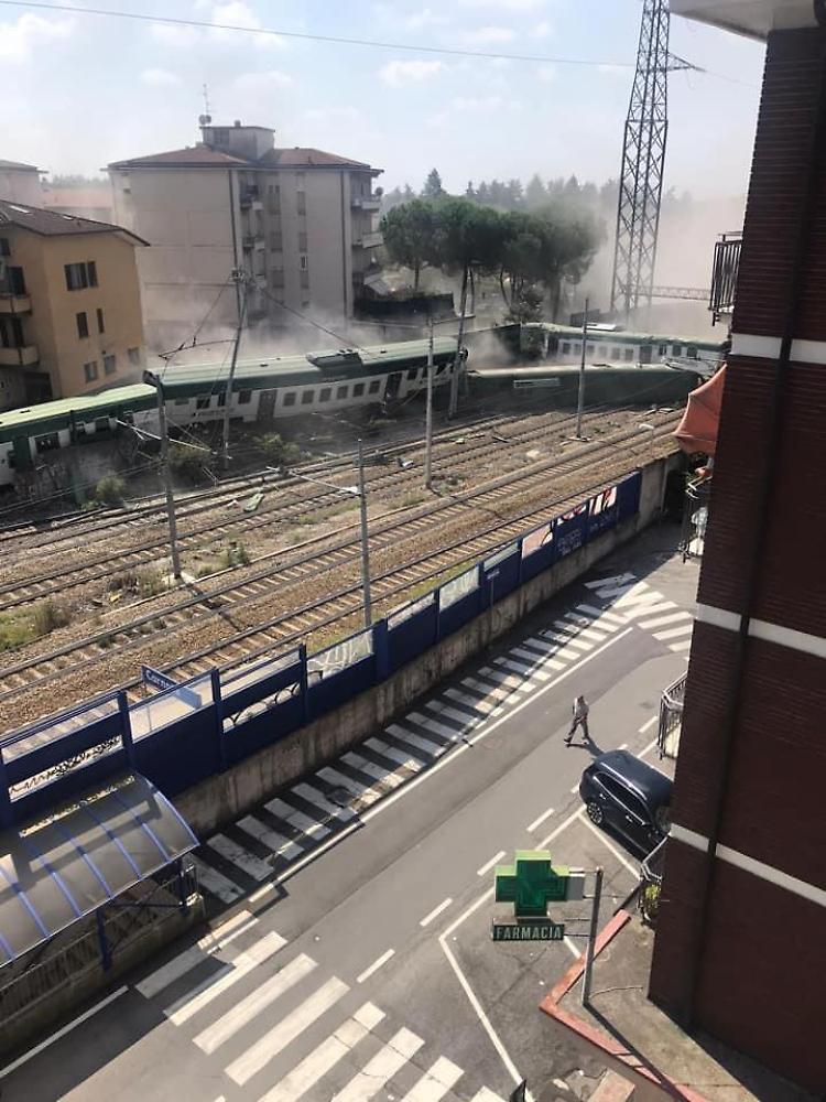 Treno deragliato: sospesi macchinista e capotreno