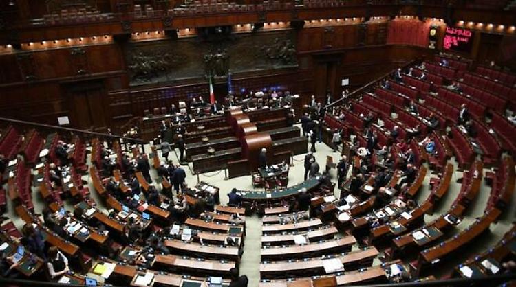 Sforbiciata ai parlamentari. Ecco chi si schiera per il no