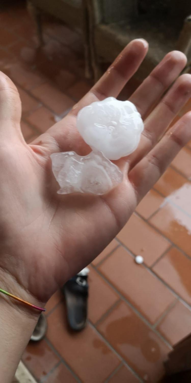 Maltempo, a Vicomoscano chicchi di grandine come noci
