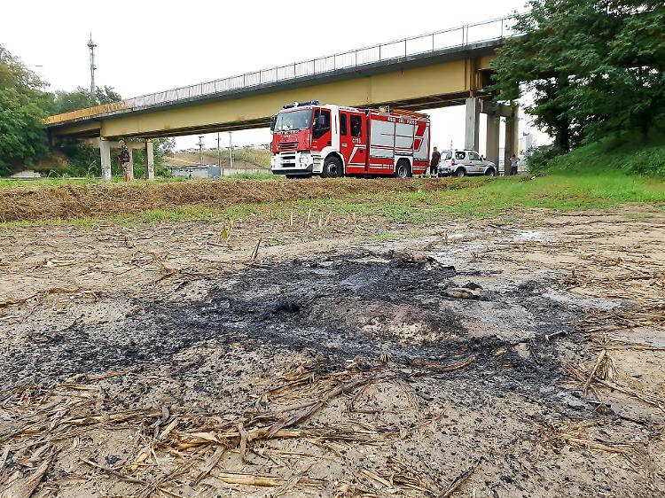 Canale Navigabile, rifiuti abbandonati e incendiati