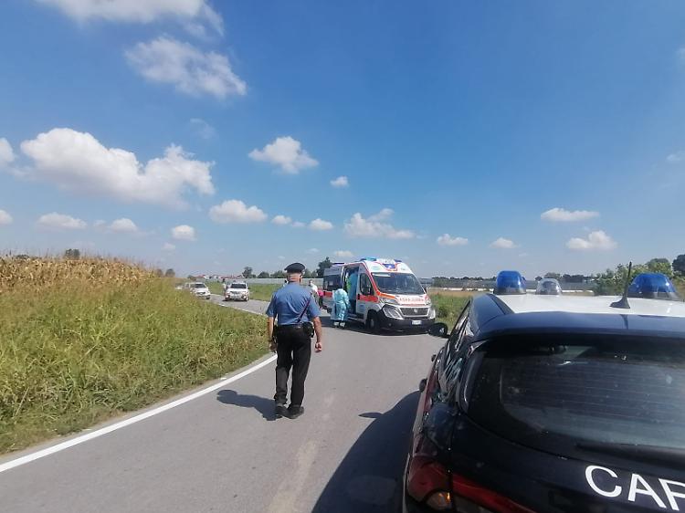 Fuori strada sulla curva a gomito, tre ragazzi feriti