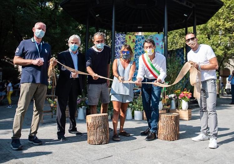 La magìa di fiori e piante avvolge il centro di Cremona