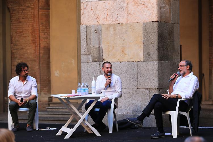 Il referendum sui parlamentariBodini (No): 'In gioco il cuore della democraziaToninelli (Sì): 'Non è un problema di rappresentanza'