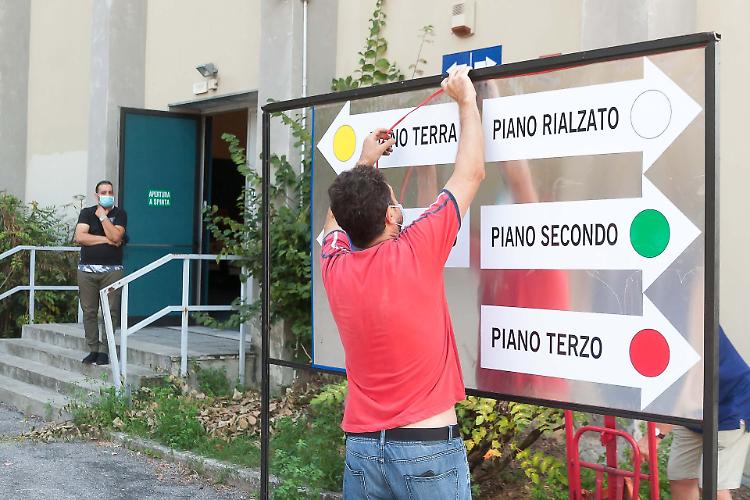 Le immagini del primo giorno di scuola