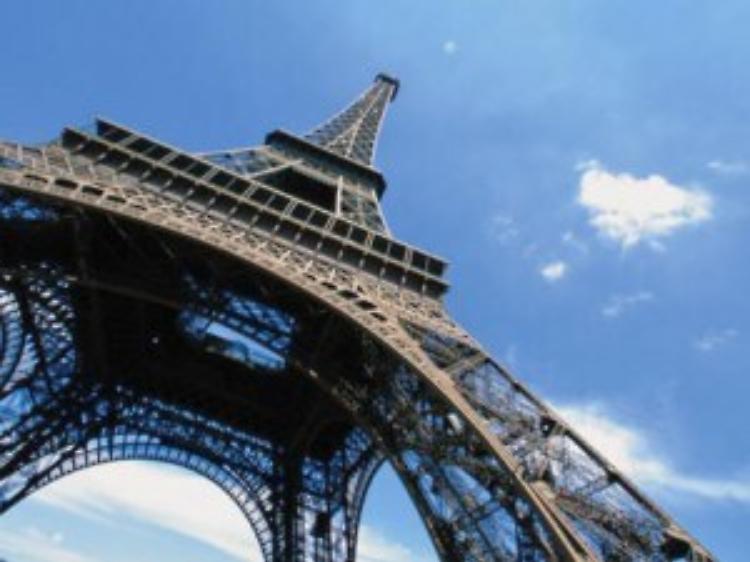  Francia: 12.000 agenti per coprifuoco, carcere recidivi