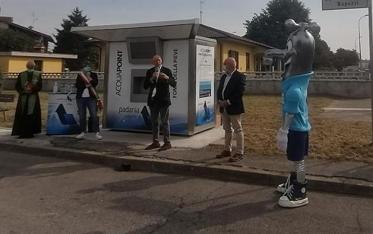 Taglio del nastro per la fonte della Pieve 