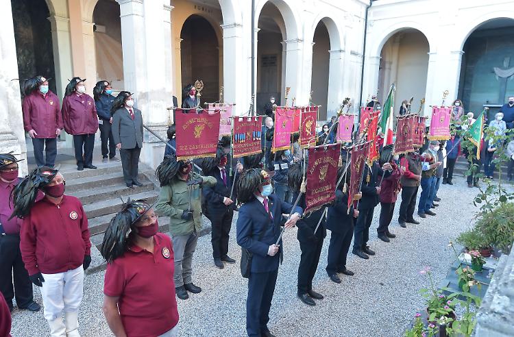 Il «Silenzio» per l’amico bersagliere 