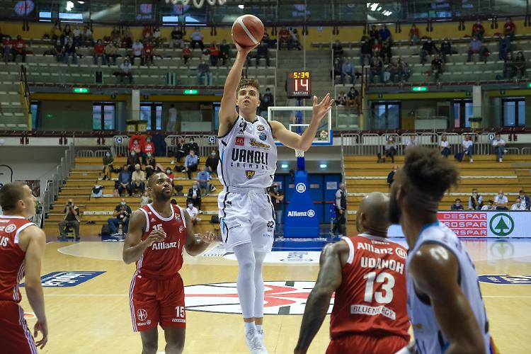 Trieste-Cremona: secondo quarto 51-31 