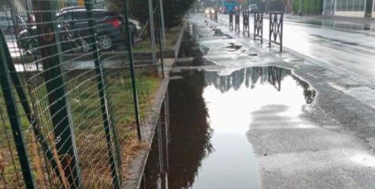 «Le ciclabili come stagni con buche»