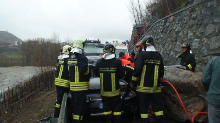 Maltempo: cade pianta, morto vigile fuoco volontario Valle d'Aosta 