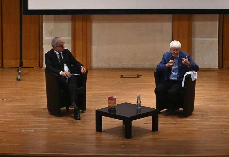 FOTO Beppe Severgnini presenta il libro Neoitaliani