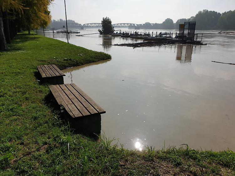 Po, l'ondata di piena sta passando da Cremona
