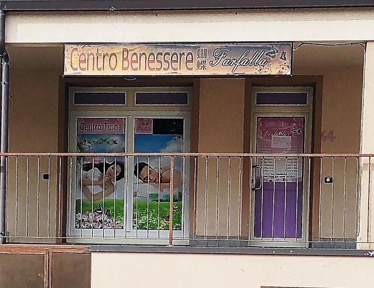 Violenza sessuale e lesioni, vittime due massaggiatrici: 22enne a processo