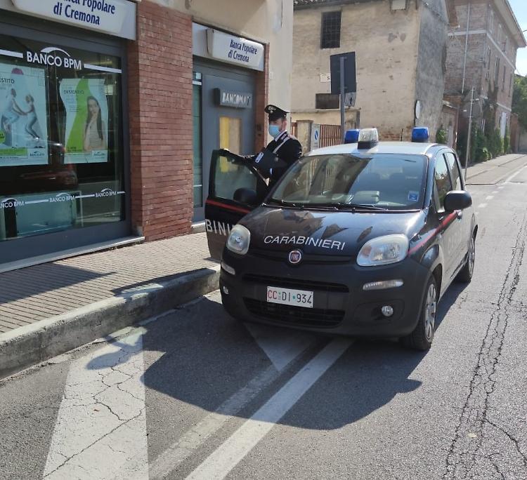 Bancomat assaltato nella notte