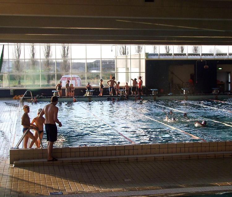 Caso piscina, il Pd fa quadrato