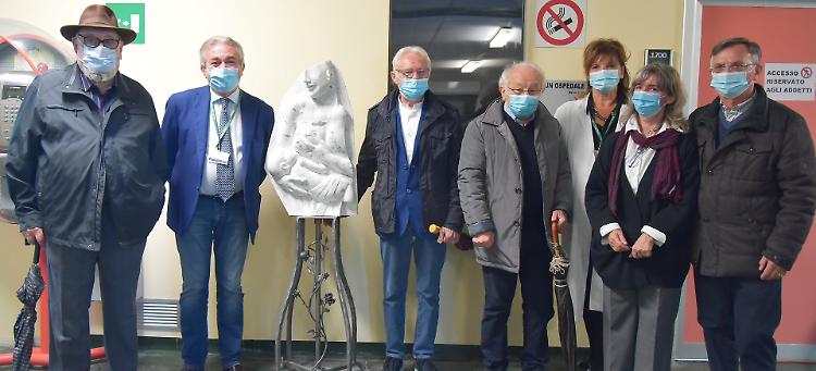 L’arte entra all’Oglio Po con la scultura donata da Lazzari