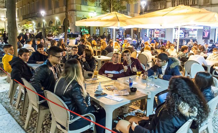  Commercio, bar e ristoranti: «La strada giusta per distruggerci»