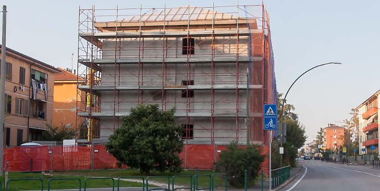 Le palazzine della vergogna. Nuovo tetto, rinascita vicina