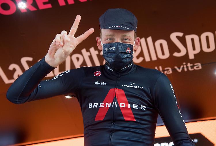 Ciclismo, il Giro d'Italia all'inglese Hart