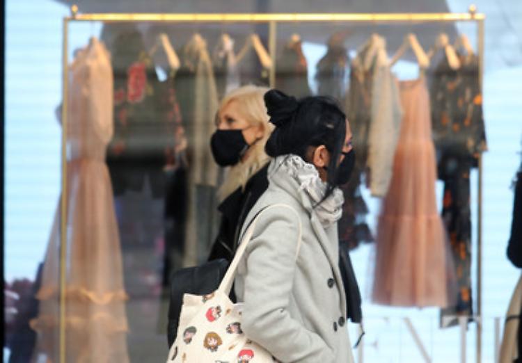 Covid: pi&ugrave; duro per lavoratrici, persi 470.000 posti