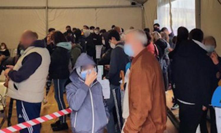 «Il punto tamponi nel caos. Adesso rischio il contagio»