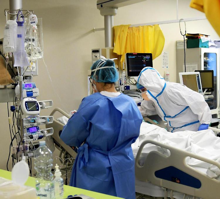 «La seconda ondata c'è, per ora  reggiamo»