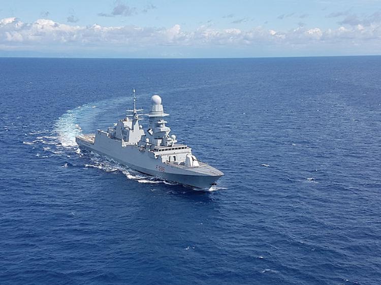 Pirateria: nave Marina Militare salva mercantile in Guinea