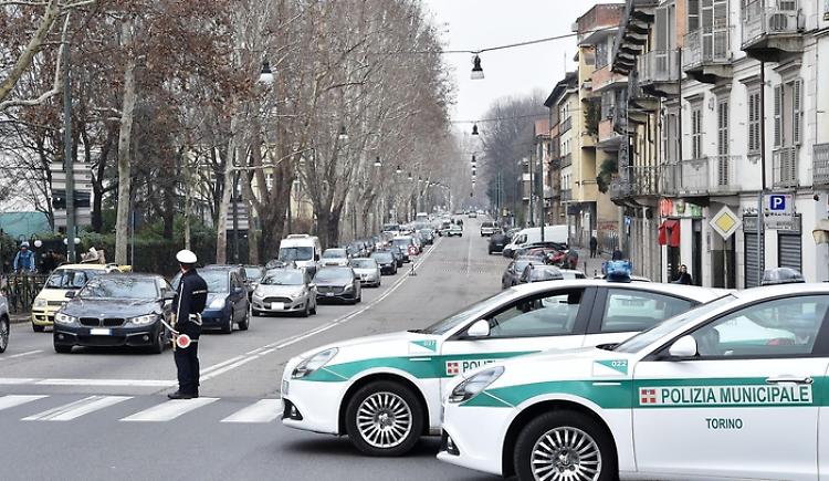 In monopattino a 100 all'ora, mille euro di multa